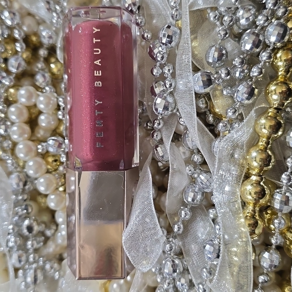 Fenty Gloss bomb in the shade Riri